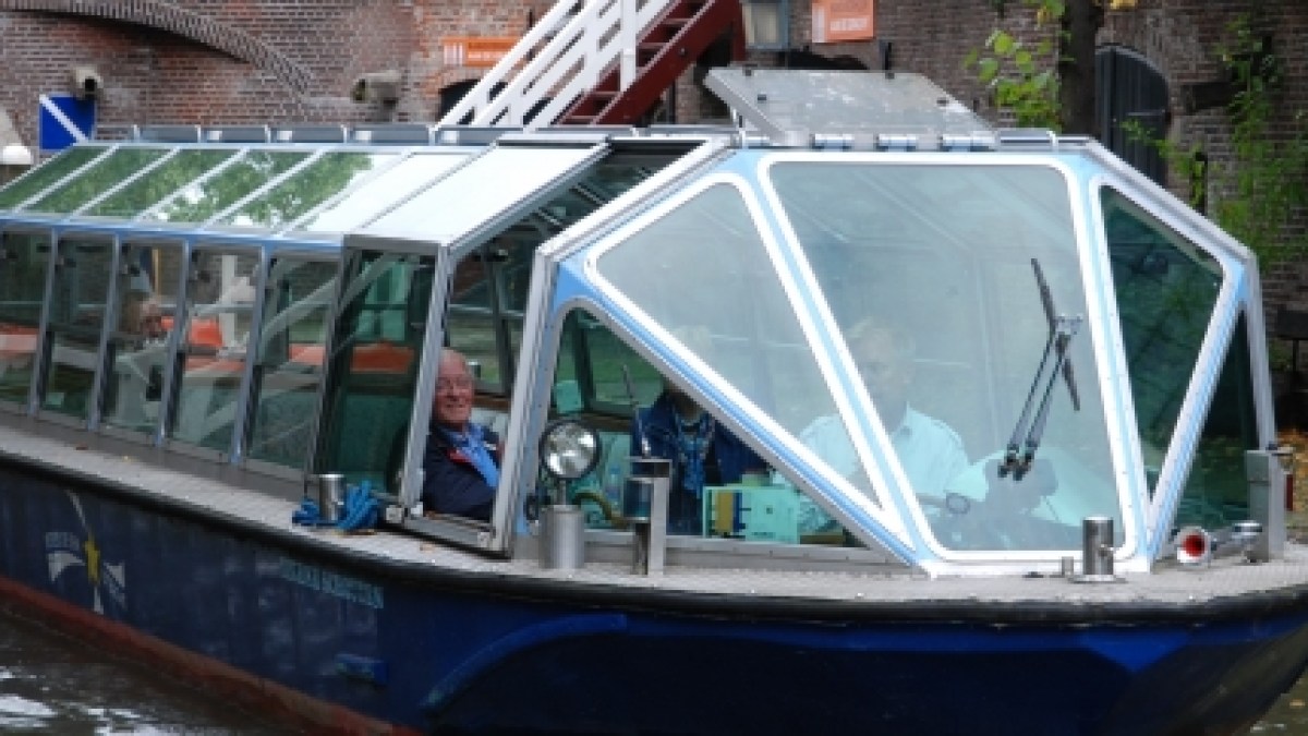 a small boat in a body of water