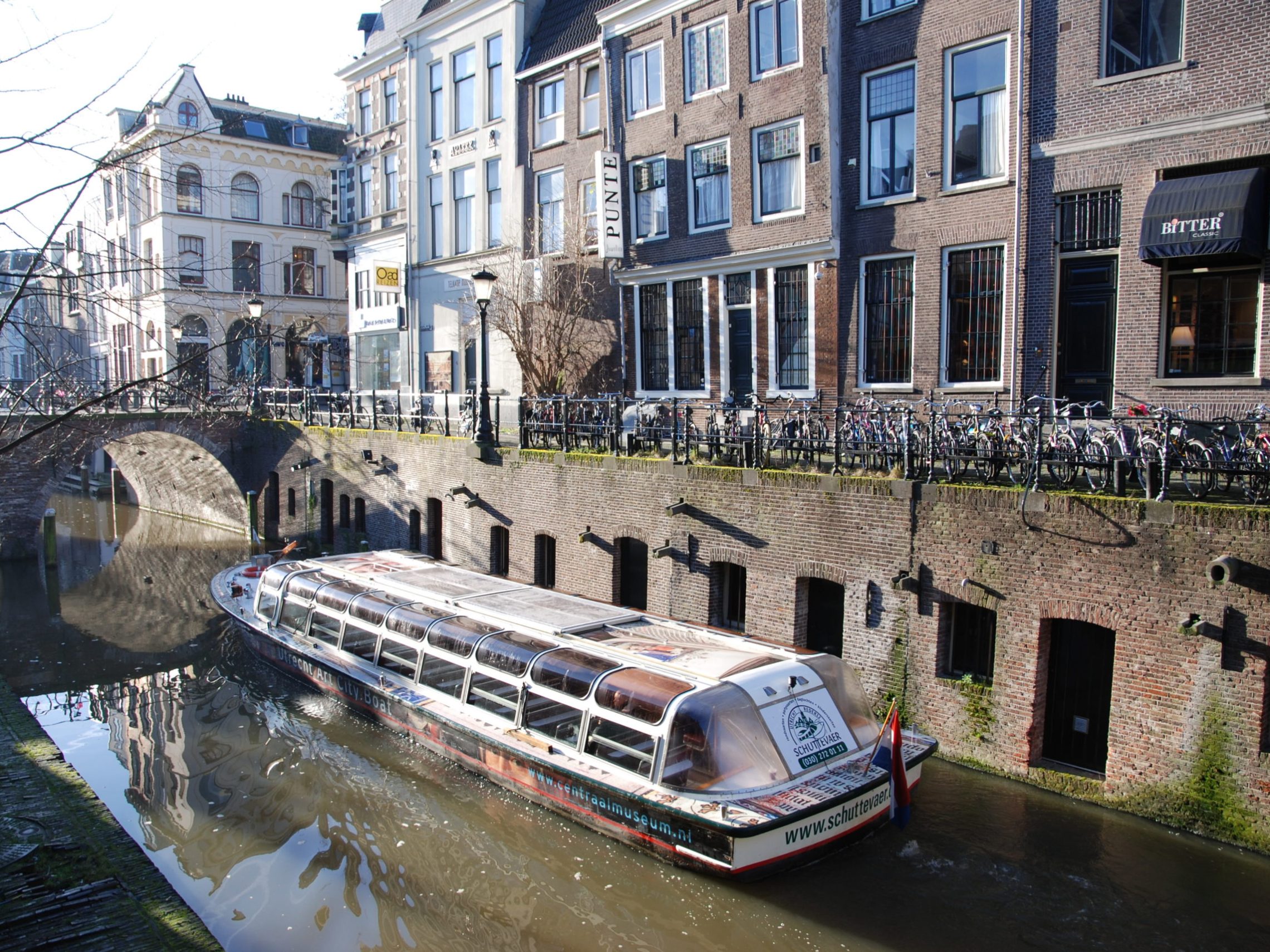 a bridge over a river in a city