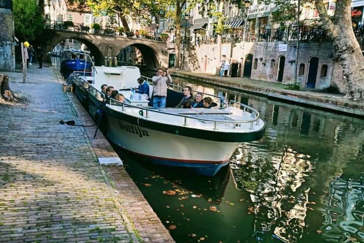 a small boat in a body of water